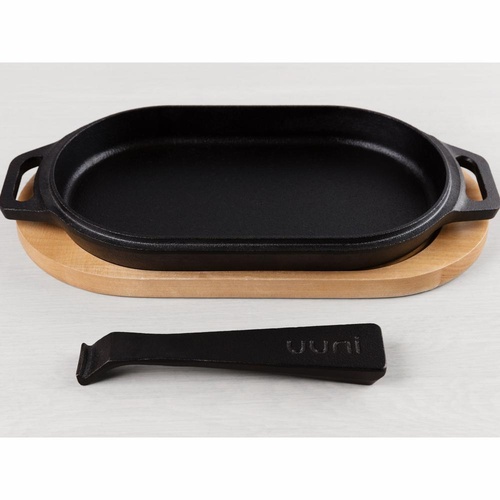 Ooni Cast Iron Sizzler Pan with Removable Handle & Thick Wooden Trivet